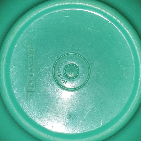 Tupperware: Lettuce Container - Picture 3 of 5